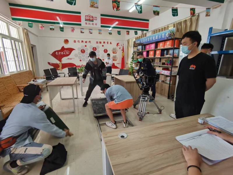 久治县广告片拍摄公司：极简主义践行者，少即是多的视觉哲学